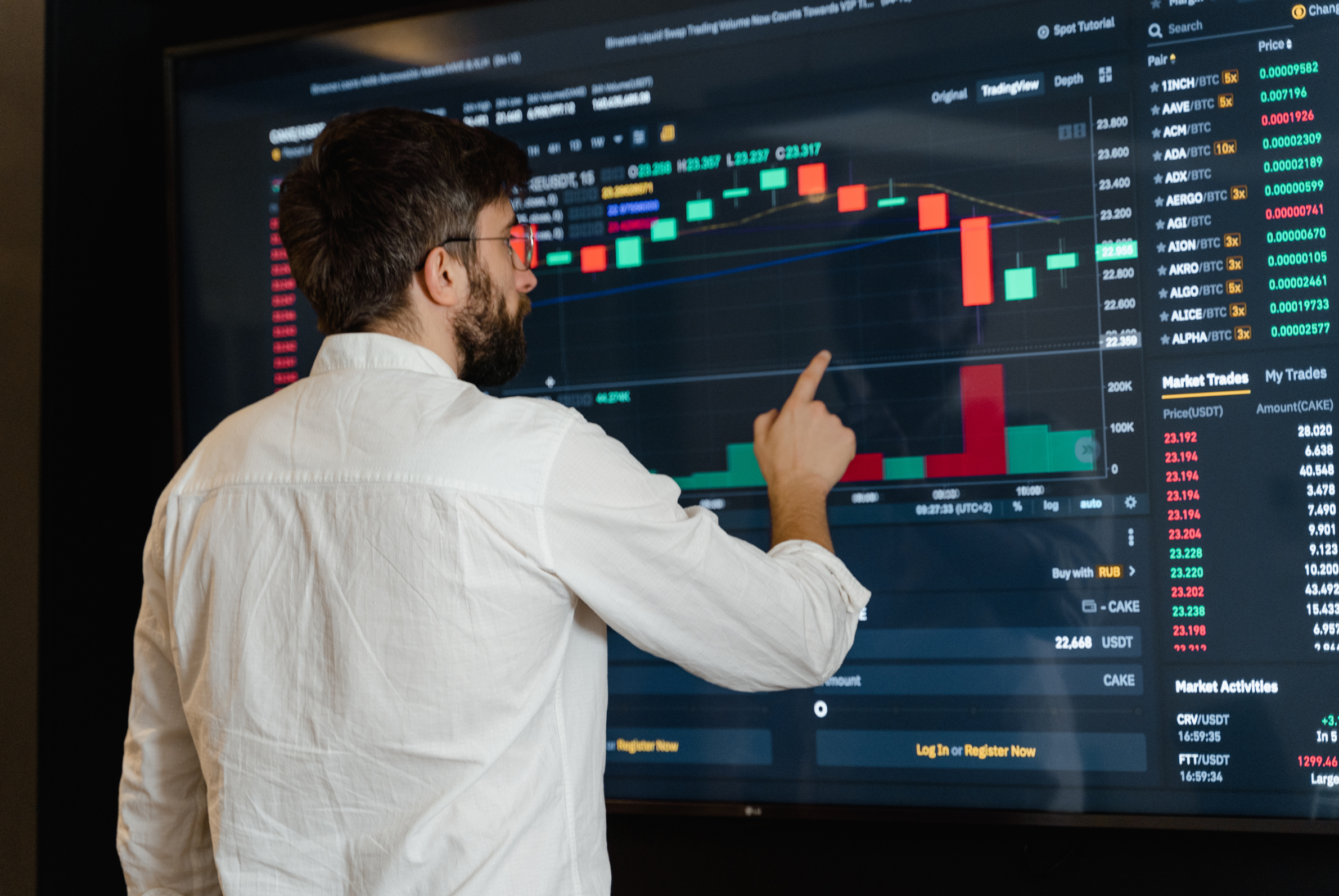 Marketer using data appending services to update and enrich email lists